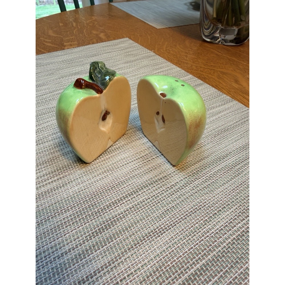 Novelty Green Apple Ceramic Salt And Pepper Shaker